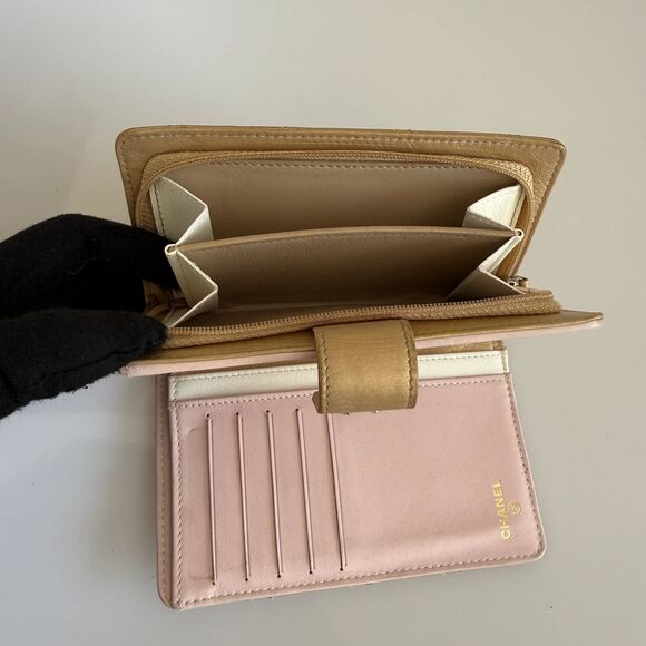 Chanel gold quilted lambskin leather bifold wallet authentic with COA - Picture 6 of 9